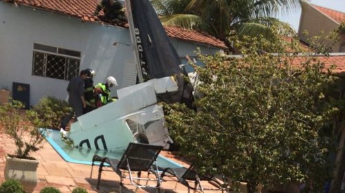 [Aeronave cai no interior de São Paulo e mata três pessoas]