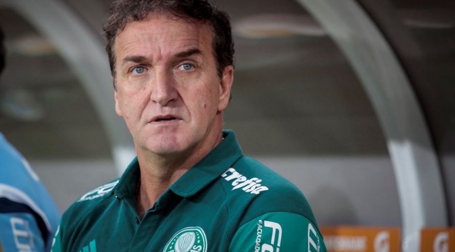 [Palmeiras demite técnico Cuca; Mano Menezes é o mais cotado para substituí-lo]