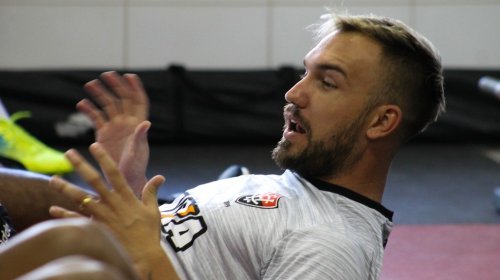 [Com nova lesão, volante Willian Farias não tem previsão de retorno aos gramados]
