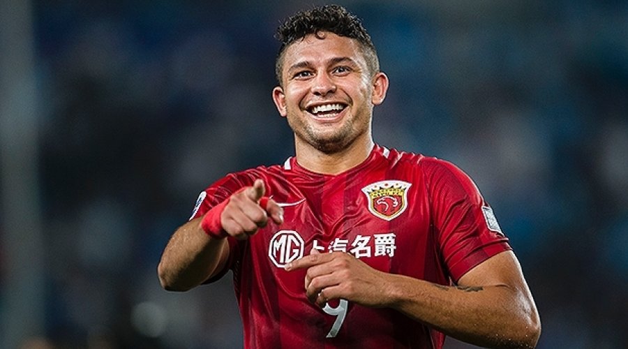 [Em alta e ídolo na China, atacante Elkeson não descarta se naturalizar chinês]