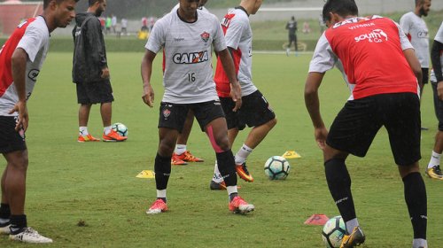 [Sem novidades, Vitória está relacionado para partida contra o Atlético-PR]