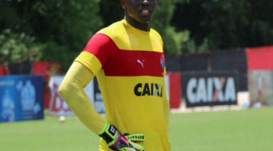 Goleiro Caíque se irrita com críticas e deixa o futuro no Vitória em aberto: [Goleiro Caíque se irrita com críticas e deixa o futuro no Vitória em aberto: