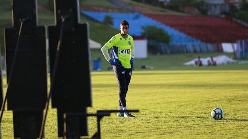 Carpegiani não descarta liberar goleiro Jean para cobrar faltas e pênaltis: [Carpegiani não descarta liberar goleiro Jean para cobrar faltas e pênaltis: