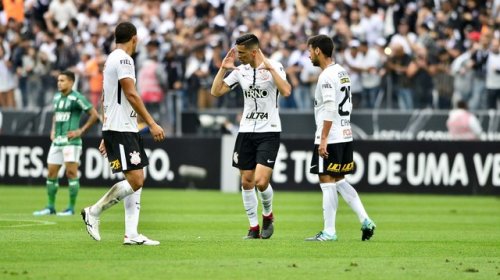 [Série A: Corinthians vence o Palmeiras e coloca as mãos na taça]