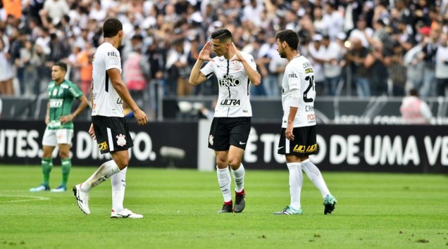 [Série A: Corinthians vence o Palmeiras e coloca as mãos na taça]