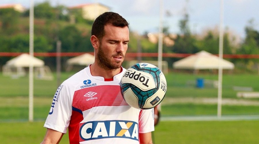 [Bahia anuncia renovação do contrato do zagueiro Lucas Fonseca]