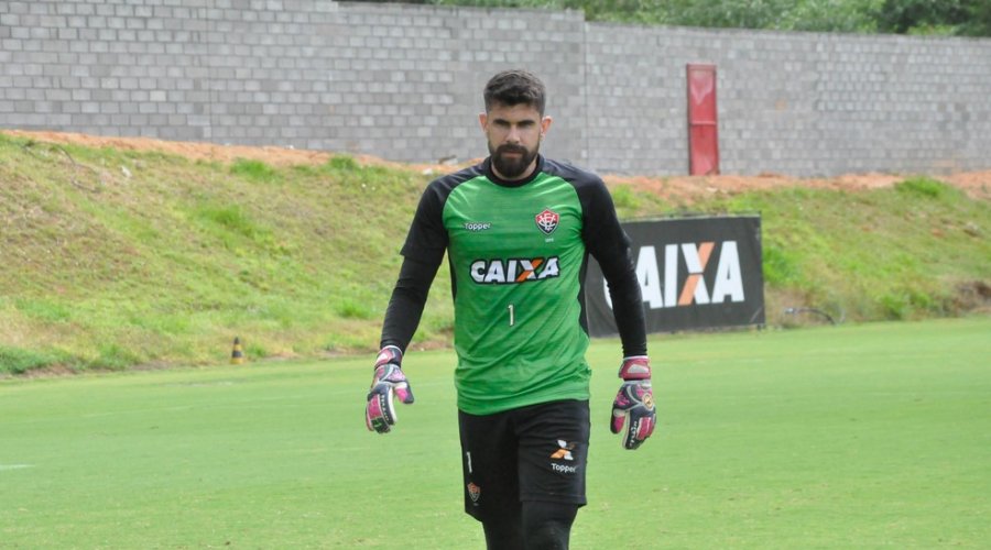 Goleiro Fernando Miguel lamenta derrota para Chapecoense: [Goleiro Fernando Miguel lamenta derrota para Chapecoense: