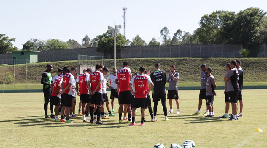 [Na porta do Z4, Vitória precisa somar cinco pontos para se livrar de qualquer possibilidade de rebaixamento]