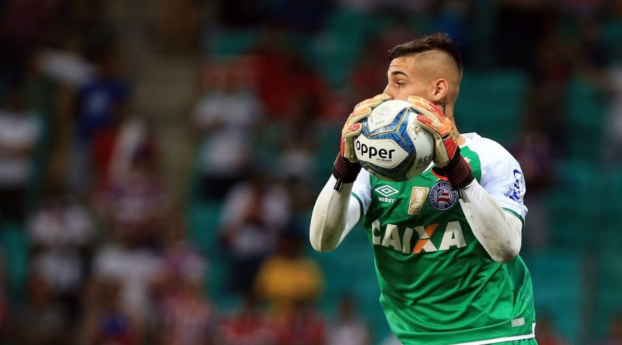[Por Jean, São Paulo oferece dois laterais e quantia em dinheiro]