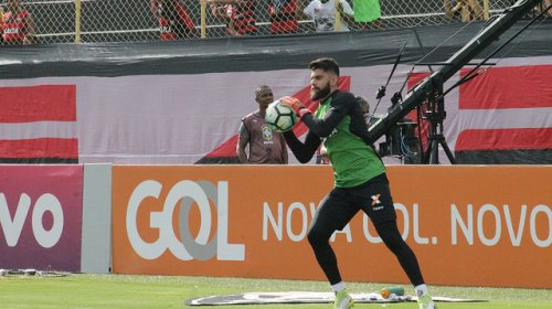 [Goleiro Fernando Miguel pede desculpas aos torcedores por temporada ruim do Vitória]