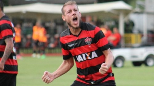 [Uillian Correia negocia renovação com o Vitória]
