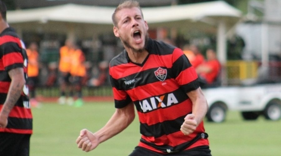 [Uillian Correia negocia renovação com o Vitória]