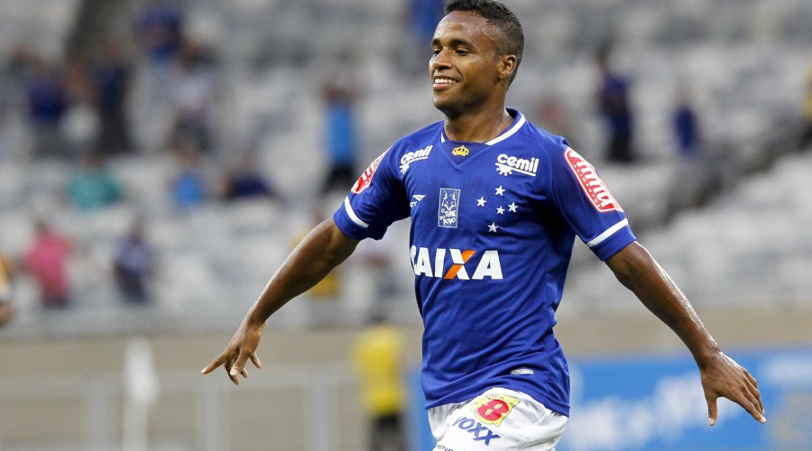 [Bahia está na briga por meia do Cruzeiro, diz site]