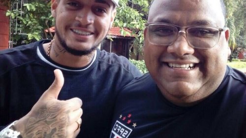 [Jean tira foto no CT do São Paulo]