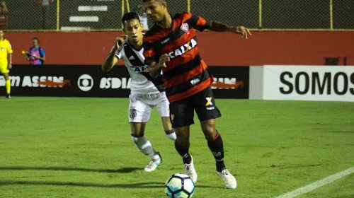 [Lateral deve ficar na Toca do Leão]