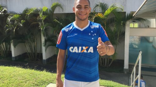 [Vitória deve anunciar 3° reforço]