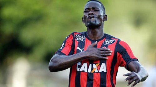 [Zagueiro aceita acordo e deve renovar com Vitória]