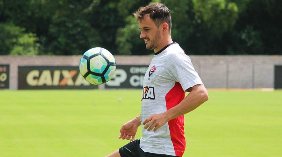 [Vitória confirma oficialmente a contratação de Lucas]