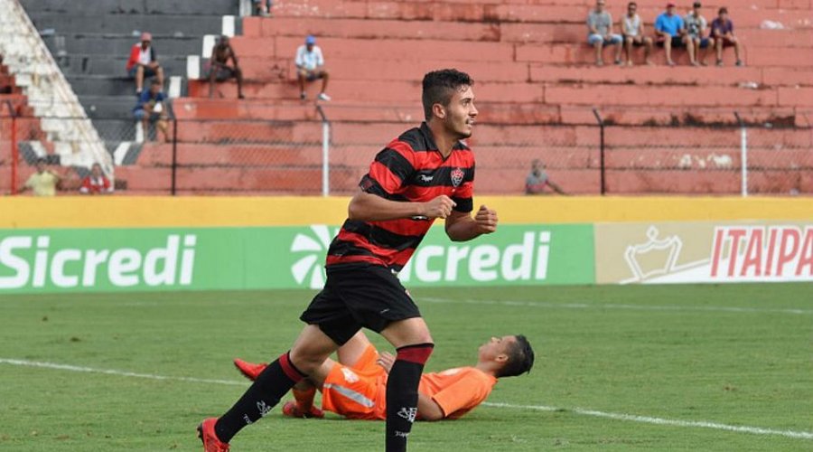 [Atropelo: Vitória goleia Globo, com Luan brilhando mais vez]