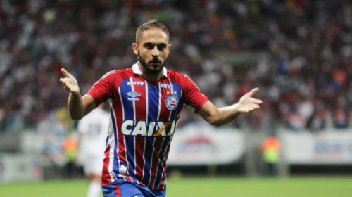 [Meia do Bahia desperta interesse do Santos]
