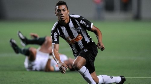 [Tudo certo! Vitória acerta com lateral e deve oficializar nos próximos dias]