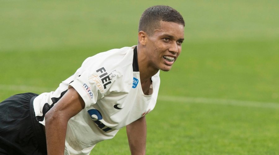 [Vitória sonda meia Pedrinho do Corinthians]