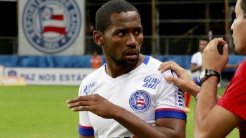 [Bahia troca lateral criticado pelo torcedor, por revelação do Fortaleza]