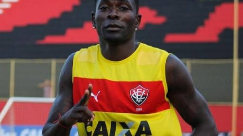 [Zagueiro Kanu fecha contrato com Oeste]