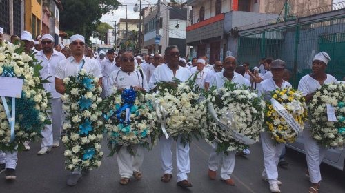 [Vai deixar saudades: Mãe Stella é enterrada em Salvador]