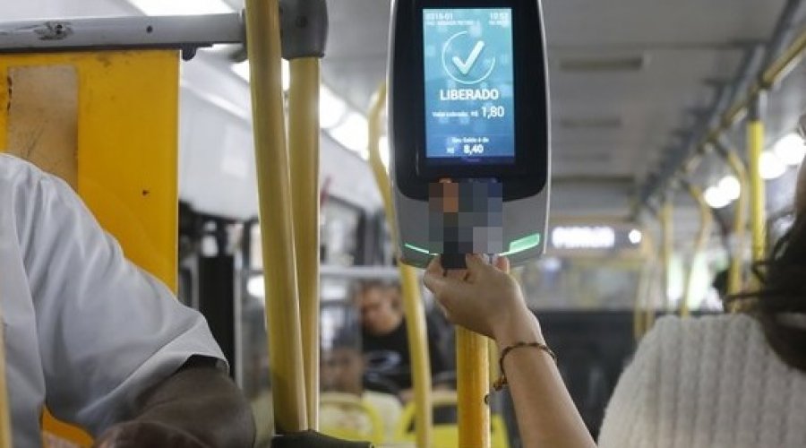 [Gratuidade de policiais em a ônibus de Salvador é cancelada]