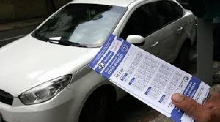 [Prefeitura reduz duração em estacionamentos rotativos Zona Azul, decisão não agrada]