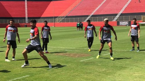 [Chamusca relaciona 20 jogadores para compromisso do Vitória contra Jacobina]