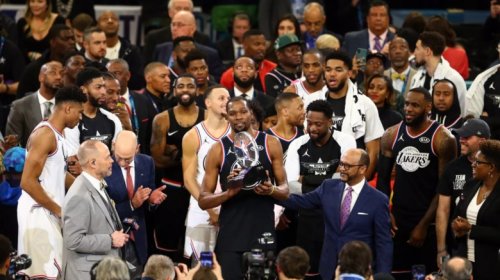 [Em reta final quente, Time LeBron supera show de Giannis]