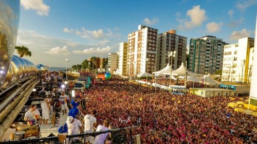 [Confira programação completa: segunda de Carnaval traz Ivete, Cláudia Leitte, Psirico e Pablo...]