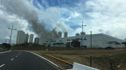 [Princípio de incêndio atinge Shopping Bela Vista nas proximidades dos bairros do Cabula e Pern...]