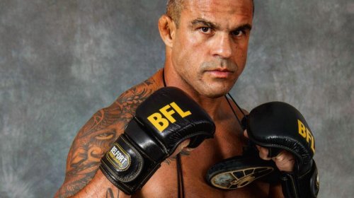 [Vitor Belfort anuncia volta ao MMA]