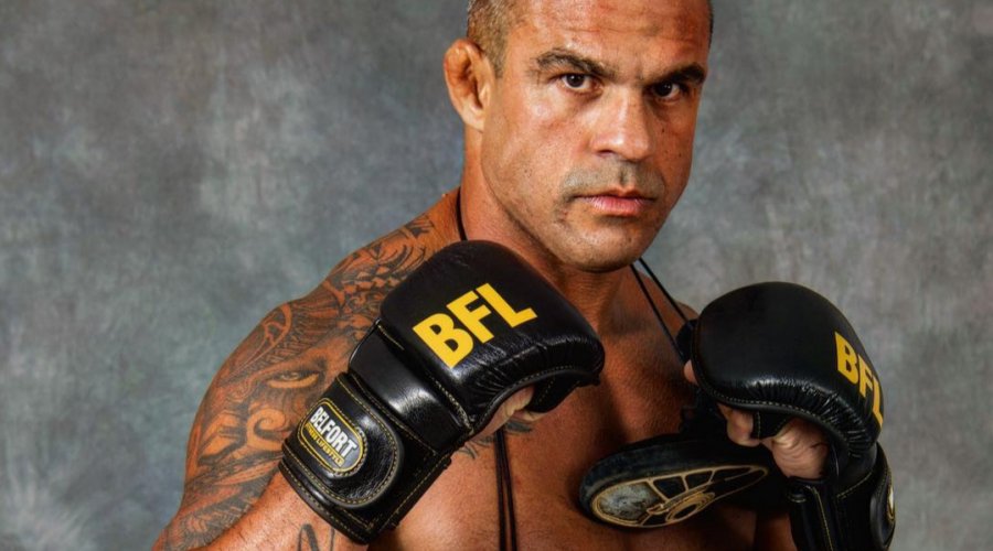 [Vitor Belfort anuncia volta ao MMA]