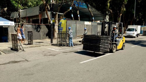 [Estruturas do Carnaval começam a ser desmontadas]