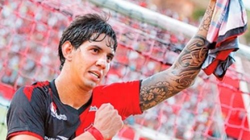 [Victor Ramos encaminha retorno ao Vitória]