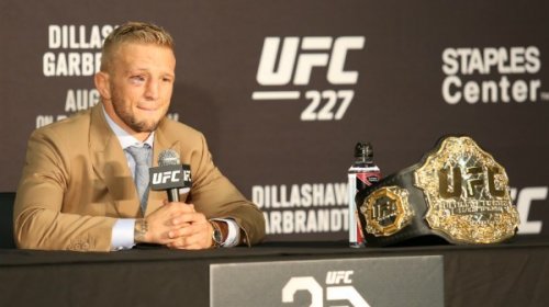 [Lutador de UFC abdica de cinturão após ser flagrado no antidoping]