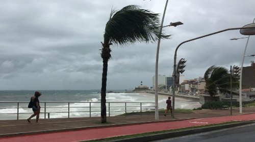 [Mudança de tempo: Marinha alerta que ventos podem chegar a 60 km/h na Bahia]