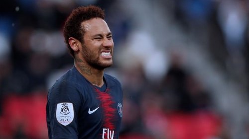 [Neymar é suspenso por três jogos após agredir torcedor]