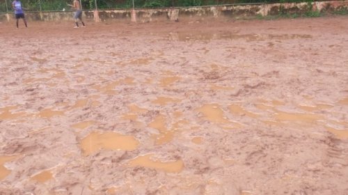 [Campo do Bariri em estado de abandono há mais de 10 anos]