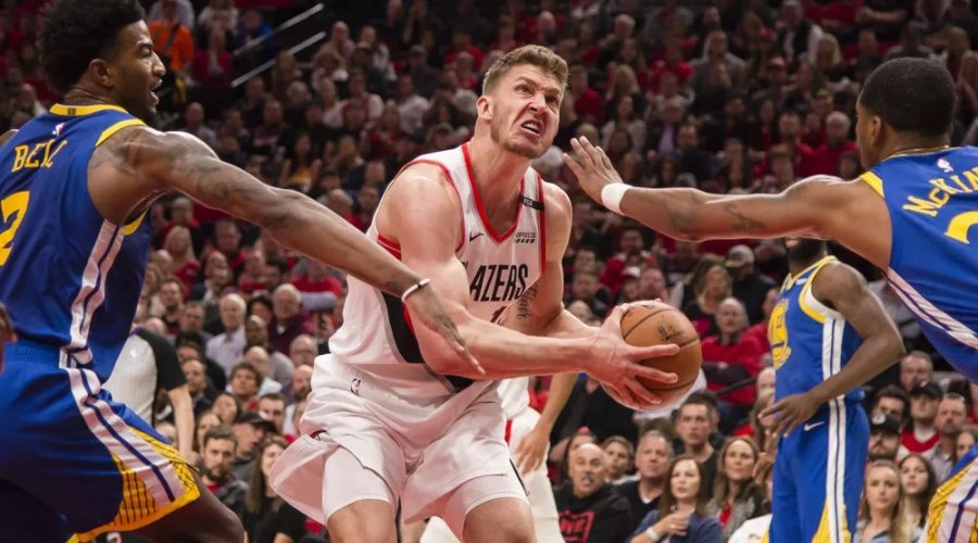 [Warriors vence dos Blazers com triplo-duplo de Curry e vão a final do NBA]