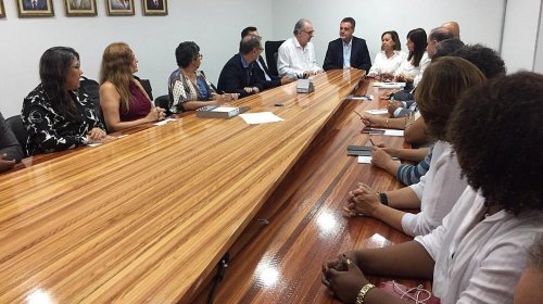 [Reitores das universidades estaduais se reúnem e debatem sobre situação financeira]