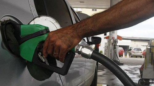 [Sem imposto: gasolina será vendida pela metade do preço no sábado (25)]