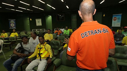 [Detran suspende novas turmas de cursos gratuitos para tirar primeira habilitação]