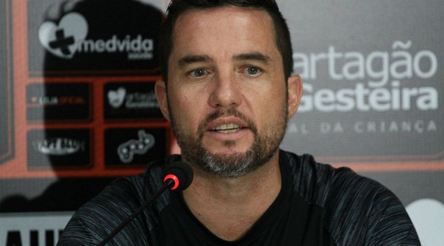 [Com Van disponível, Loss confirma fim do improviso na lateral]