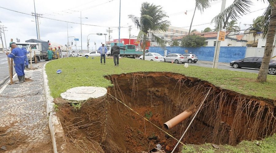 [Obras da cratera aberta em Ondina serão concluídas na próxima semana]
