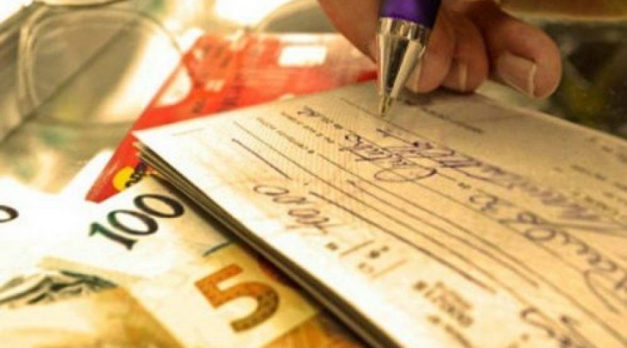 [Estudo aponta pobres como os que mais usam cheque especial]